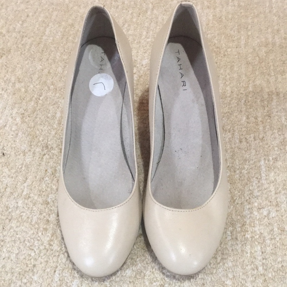 Never worn! Tahari Nude Pumps